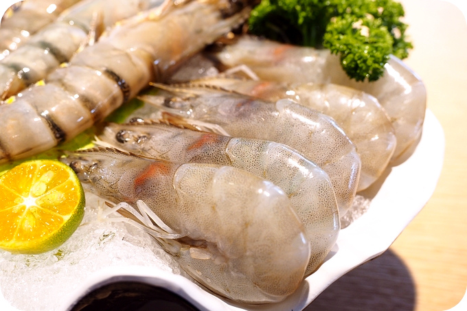 【宜蘭美食】六號糧倉精緻鍋物，挑戰16盎司大拼盤，品嚐彈跳松阪豬，以及大如面膜的霜降雪花牛～ @捲捲頭 ♡ 品味生活