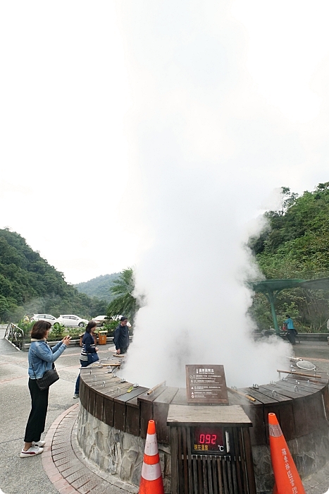 鳩之澤溫泉》露天森林溫泉浴、漫步步道呼吸芬多精，小竹簍煮溫泉蛋玉米超療癒，秋冬輕旅行首選。 @捲捲頭 ♡ 品味生活