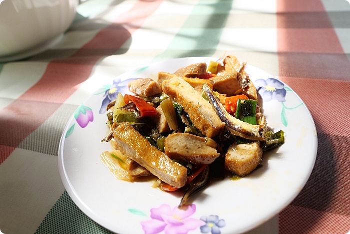 宜蘭美食⎮原隱藏版無名牛肉麵（已更名源興號牛肉麵）厚切牛腱肉好大塊，紅燒湯頭香濃！滿足愛吃牛肉饕客的味蕾。 @捲捲頭 ♡ 品味生活