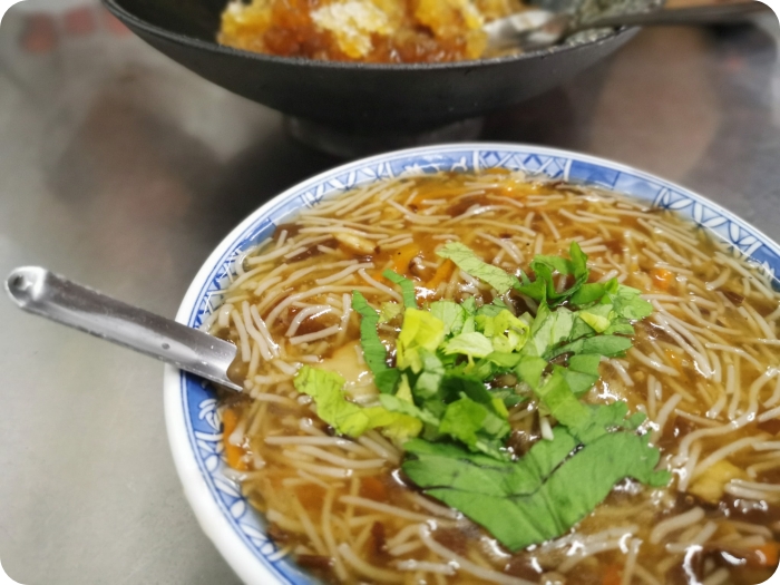 冬山大可愛》霸氣粉圓冰，金黃酥脆臭豆腐，料多米粉焿。三樣人氣在地小吃，來冬山必吃！ @捲捲頭 ♡ 品味生活