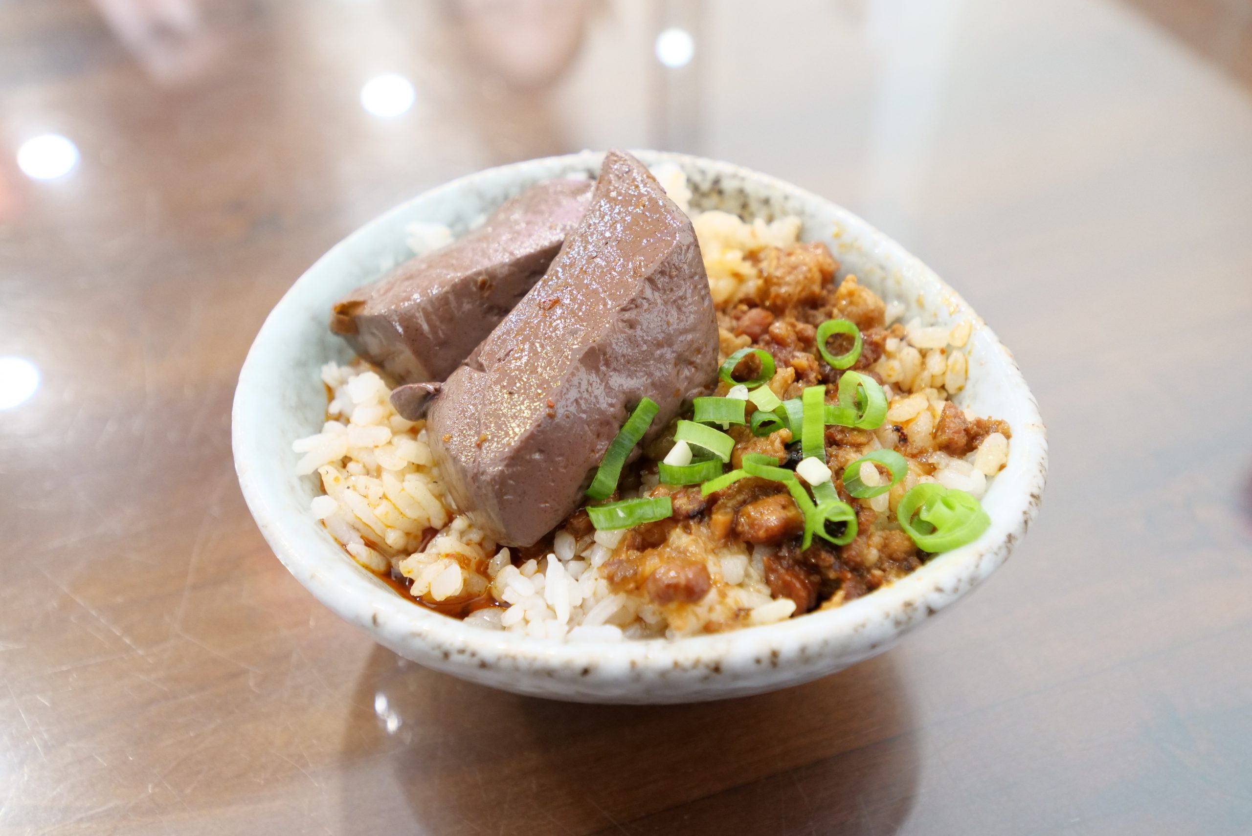 花蓮【半天紅麻辣館】老鍋麻辣牛肉麵，新城老街美食（菜單資訊） @捲捲頭 ♡ 品味生活