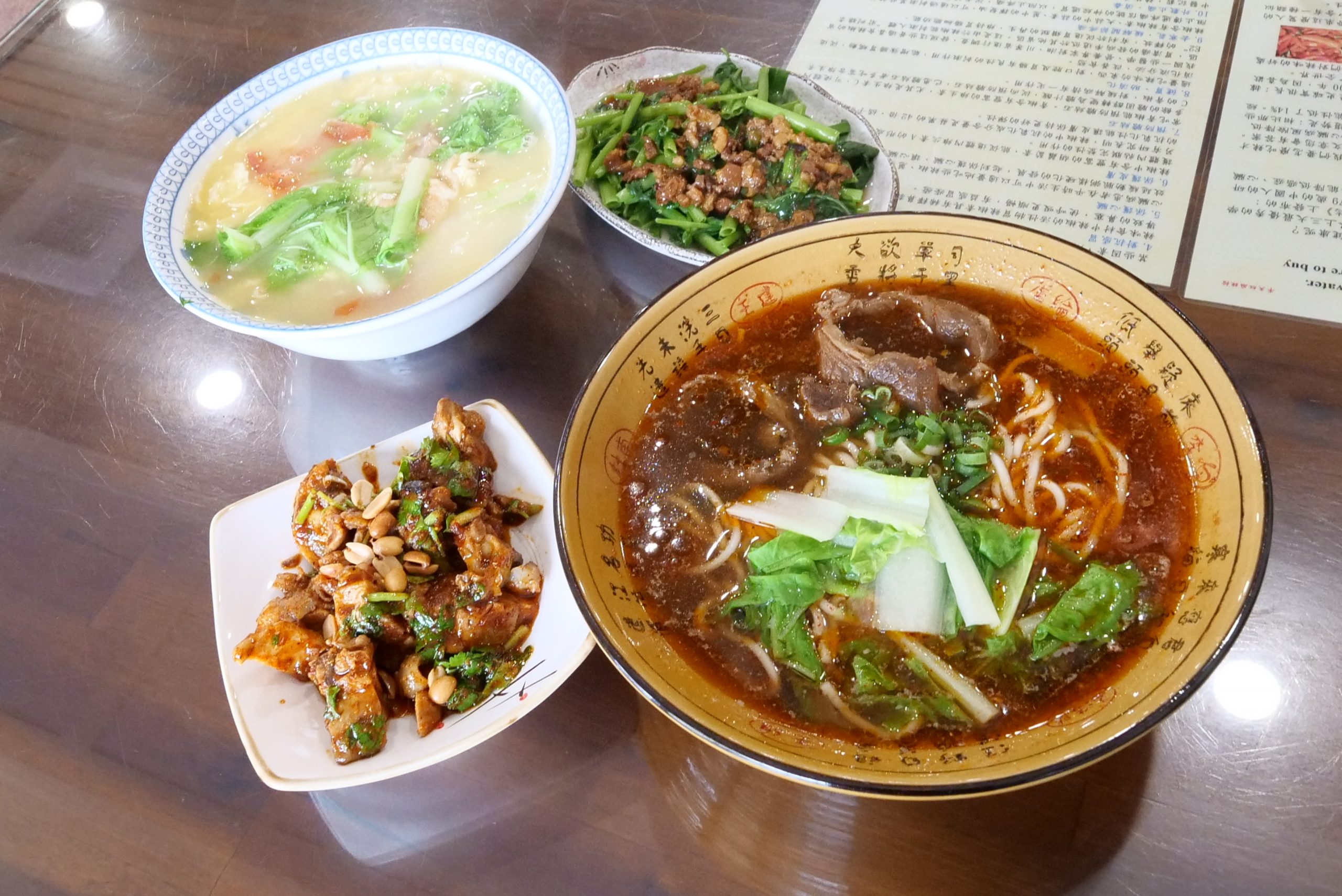 花蓮【半天紅麻辣館】老鍋麻辣牛肉麵，新城老街美食（菜單資訊） @捲捲頭 ♡ 品味生活