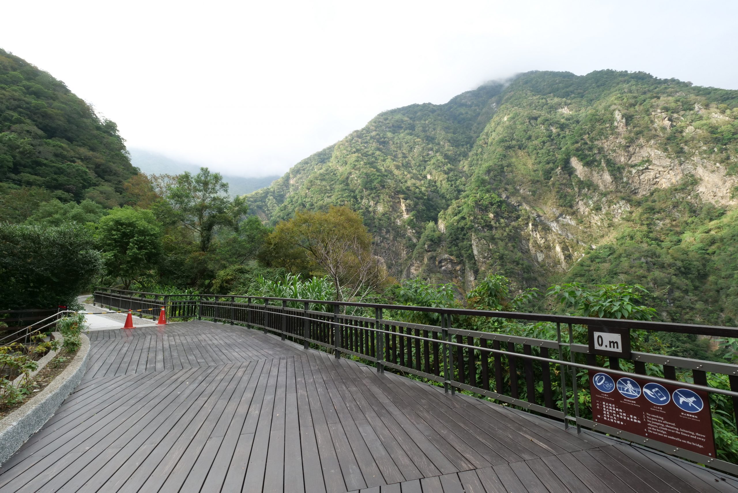 【花蓮】布洛灣山月吊橋，交通周邊景點推薦，藏身於絕美峽谷內的夢幻吊橋！ @捲捲頭 ♡ 品味生活