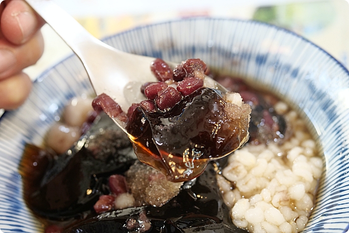 【冬山】冰點老店綿綿冰，必點燒仙草、黑糖豆花、仙草奶凍，還有隱藏版仙草冰也別錯過喔！ @捲捲頭 ♡ 品味生活