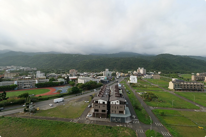 蘭陽烏石港海景酒店》入住海景房眺望龜山島，池畔電影院、兒童戲水池舒適寬敞，現流海鮮端上桌，現切牛排、台南牛肉湯，自助晚餐吃到飽！ @捲捲頭 ♡ 品味生活