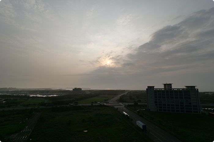 蘭陽烏石港海景酒店》入住海景房眺望龜山島，池畔電影院、兒童戲水池舒適寬敞，現流海鮮端上桌，現切牛排、台南牛肉湯，自助晚餐吃到飽！ @捲捲頭 ♡ 品味生活