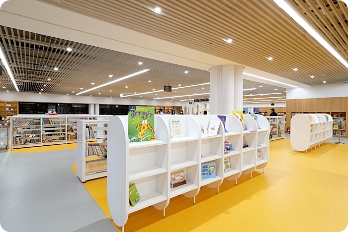 【台南】市立圖書館新總館，一座融入城市靈魂的圖書館， 金色窗花樓X紅旋梯X絕美迴廊，文青必踩點！ @捲捲頭 ♡ 品味生活