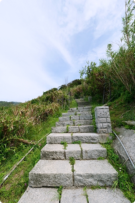 【馬祖】芹壁步道，新聽濤祕境！走上村夜行軍路線，下往山城醉心風光。必訪坐擁山海交織的芹壁X上村！ @捲捲頭 ♡ 品味生活