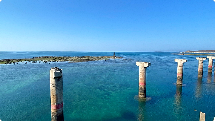 2024【澎湖IG景點】12大IG網美打卡點總整理：漂浮海上的拱門、長髮公主燈塔、藏在蒂芬妮綠海水的小屋、神奇的咾咕石迷宮超好拍！ @捲捲頭 ♡ 品味生活