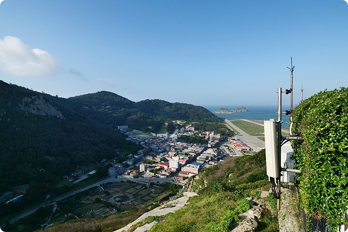 北竿短坡山，零死角觀賞飛機起降，還能看北竿短坡40高砲＋南竿240大砲連，重現戰地氣氛～ @捲捲頭 ♡ 品味生活