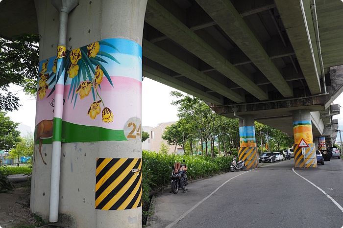 宜蘭雙園自行車道，新打卡亮點！藏在橋下的彩繪藝術，還能與火車同行散步綠空廊道！ @捲捲頭 ♡ 品味生活