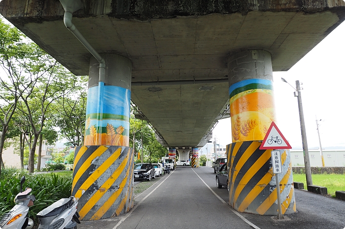 宜蘭雙園自行車道，新打卡亮點！藏在橋下的彩繪藝術，還能與火車同行散步綠空廊道！ @捲捲頭 ♡ 品味生活