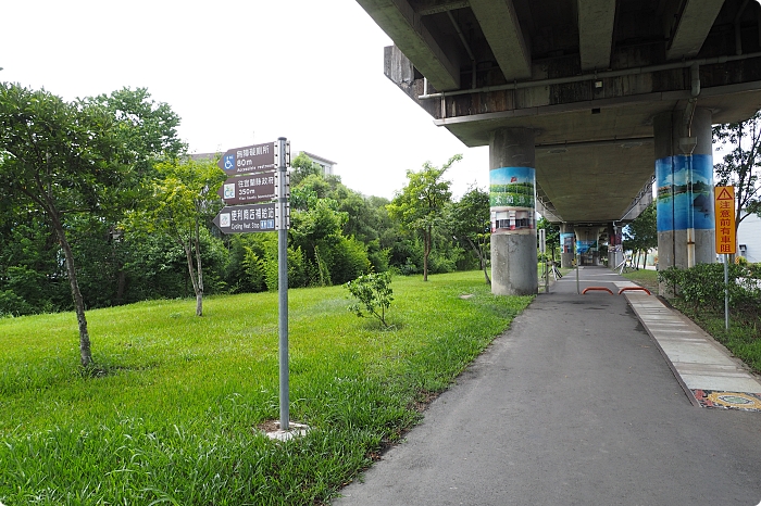 宜蘭雙園自行車道，新打卡亮點！藏在橋下的彩繪藝術，還能與火車同行散步綠空廊道！ @捲捲頭 ♡ 品味生活