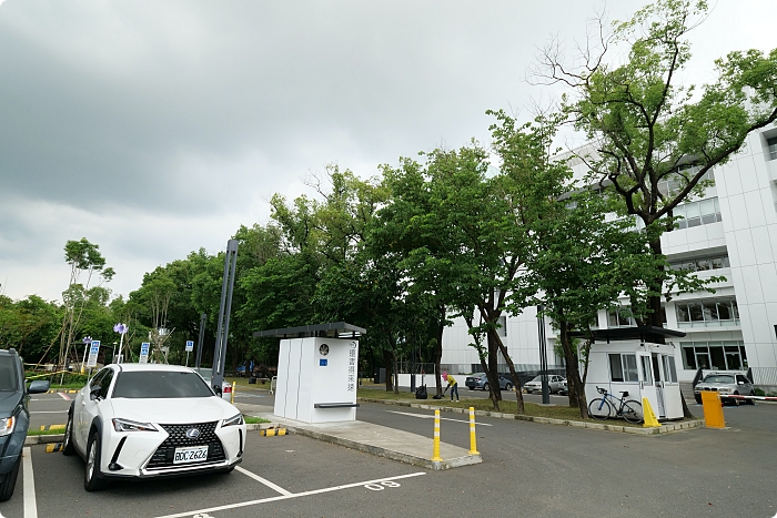 屏東縣立圖書館總館，走進森林圖書館，絕美閱讀空間！來當個文藝青年，這裡很可以～ @捲捲頭 ♡ 品味生活