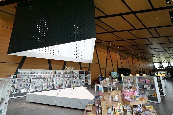 屏東縣立圖書館總館，走進森林圖書館，絕美閱讀空間！來當個文藝青年，這裡很可以～ @捲捲頭 ♡ 品味生活