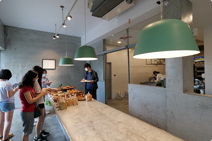 屏東【美菊麵包店】最美麵包店在這裡，一出爐就幾乎秒殺的麵包，晚來買不到～ @捲捲頭 ♡ 品味生活