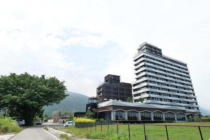 煙波花蓮太魯閣》海景套房躺床眺望太平洋、絕美無邊際泳池，獨享秘境海灘。開車就到佳興冰菓室、短腿ㄚ鹿 ，柴魚博物館！ @捲捲頭 ♡ 品味生活