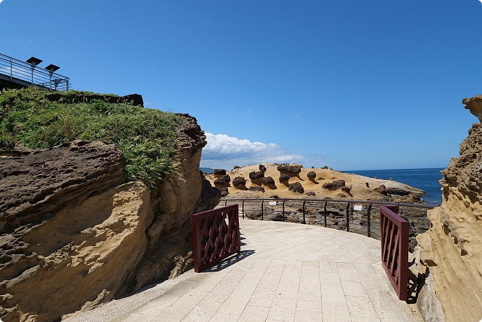 【野柳地質公園】海蝕奇觀優雅女王頭、俏皮公主、浮球秘境。小漁村、步道、沙灘、海岸，一日遊好舒心～ @捲捲頭 ♡ 品味生活