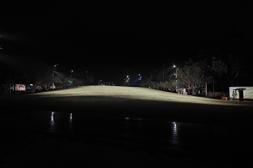 跑馬古道公園》超萌營區光雕秀，昆蟲隧道、侏儸紀雙扇蕨可看，每天都有場次，打卡必拍！ @捲捲頭 ♡ 品味生活