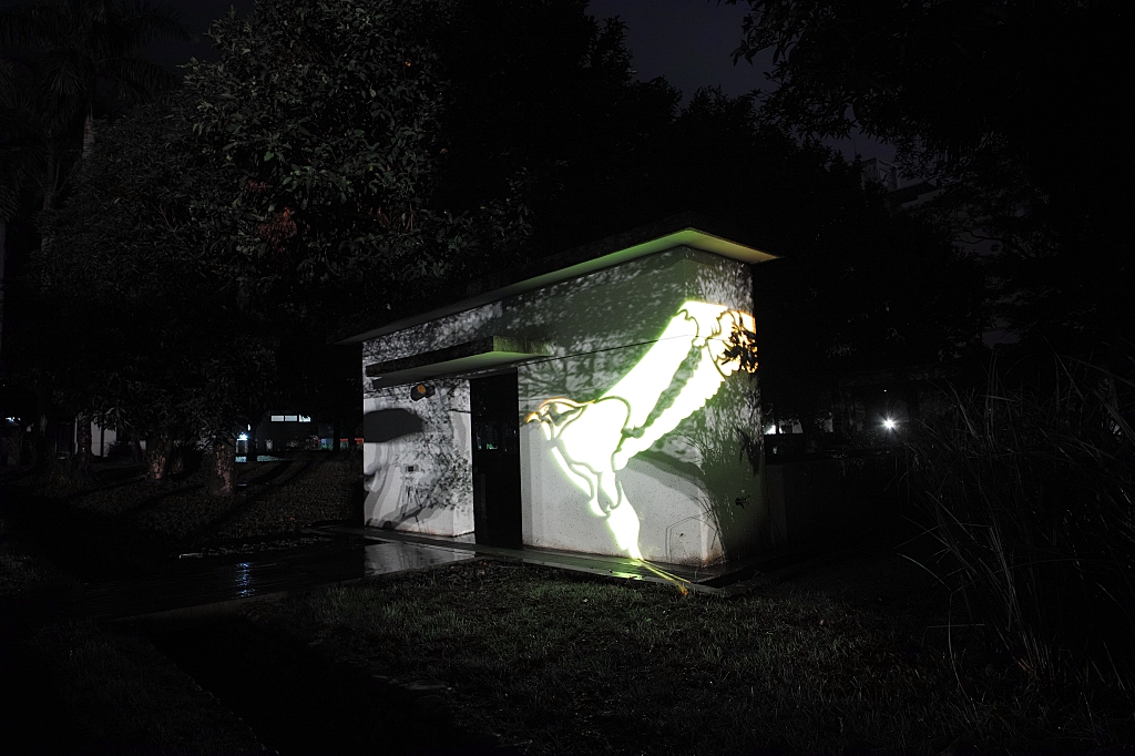 跑馬古道公園》超萌營區光雕秀，昆蟲隧道、侏儸紀雙扇蕨可看，每天都有場次，打卡必拍！ @捲捲頭 ♡ 品味生活