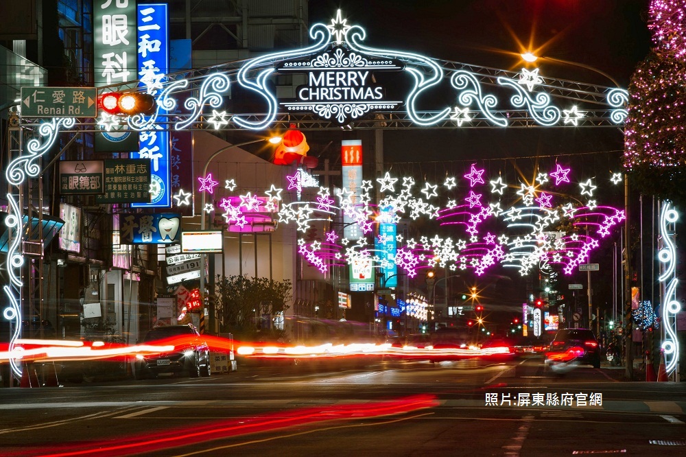 屏東耶誕城》2021夢幻雪國搶先看！彩虹漸層雪花隧道、夢幻耶誕城堡還有必看燈飾一覽！展出時間、交通~ @捲捲頭 ♡ 品味生活