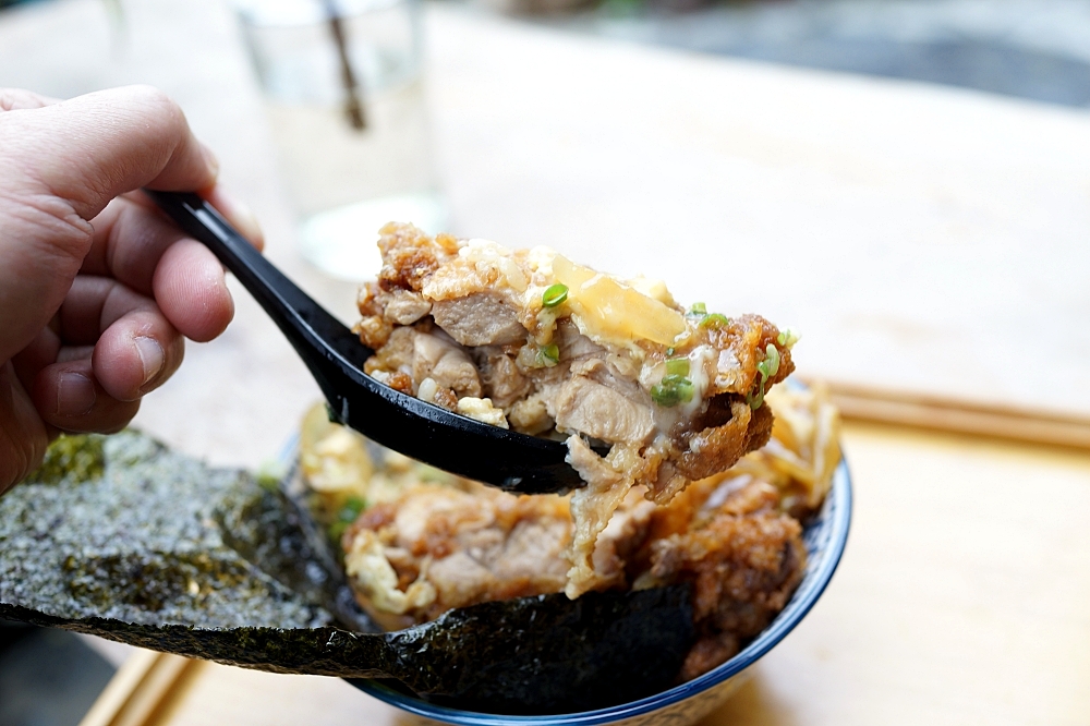 花蓮【幸福小煮日式居家料理】現點現做沖繩飯糰，必點醬燒雞腿丼飯，整支雞腿超豪邁～ @捲捲頭 ♡ 品味生活