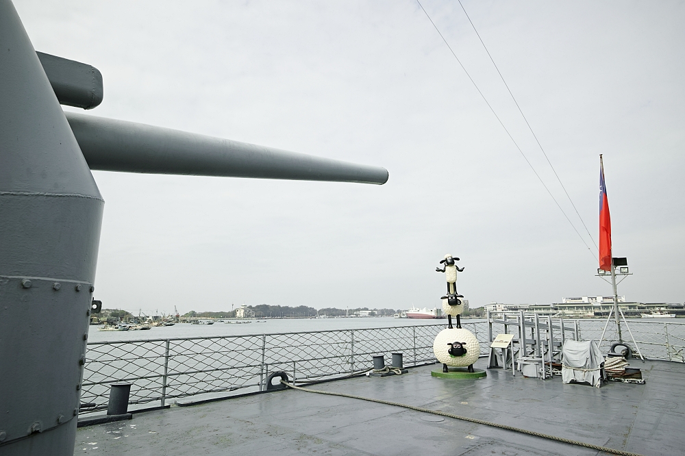 台南安平定情碼頭-德陽艦園區，笑笑羊狂歡派對登場！快來跟英國羊群搭肩拍照～（附優惠券） @捲捲頭 ♡ 品味生活