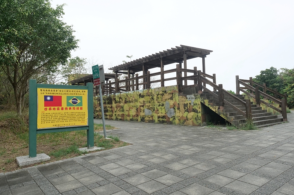 【高雄】漯底山自然公園，月世界泥火山，不用上太空就能在月球漫步！還能看空軍基地飛機起降喔～ @捲捲頭 ♡ 品味生活