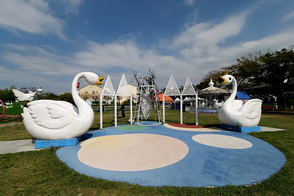 雲林》鵝童樂園。免門票景點，暢玩旋轉天鵝、搶拍大天鵝溜滑梯曬美照，溜小孩好去處！ @捲捲頭 ♡ 品味生活