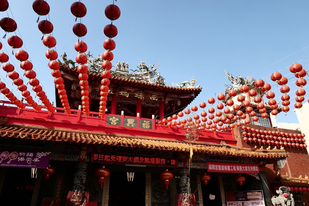 【 雲林西螺老街】慢遊西洋牌樓、東市場，必買醬油拜太平媽，還有IG熱點曬甕場。（丸莊醬油、延平老街、琴連碗粿、文青市集） @捲捲頭 ♡ 品味生活