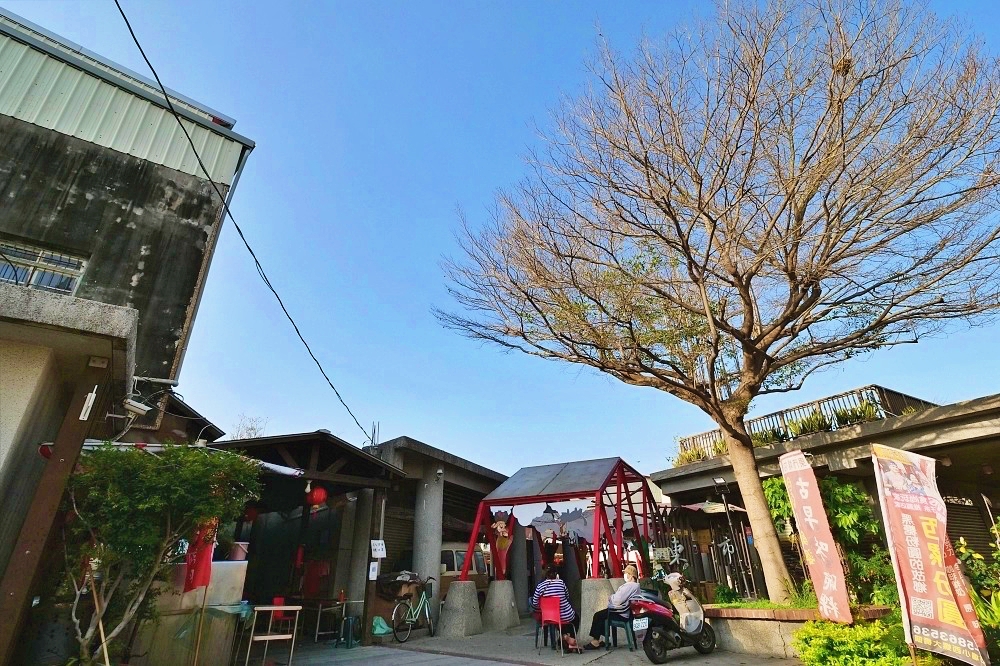 【 雲林西螺老街】慢遊西洋牌樓、東市場，必買醬油拜太平媽，還有IG熱點曬甕場。（丸莊醬油、延平老街、琴連碗粿、文青市集） @捲捲頭 ♡ 品味生活