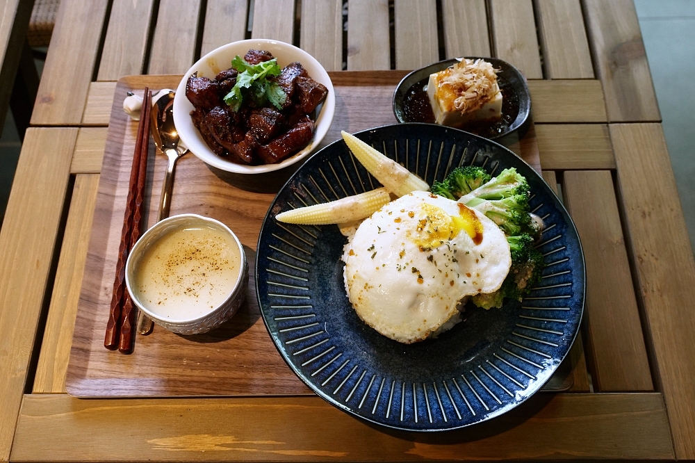 【太平山下史忽仔】 貓奴下午茶，來份私廚隱藏午餐，港式咸檸七特飲，還有免費DIY 做出專屬的逗貓棒～ @捲捲頭 ♡ 品味生活