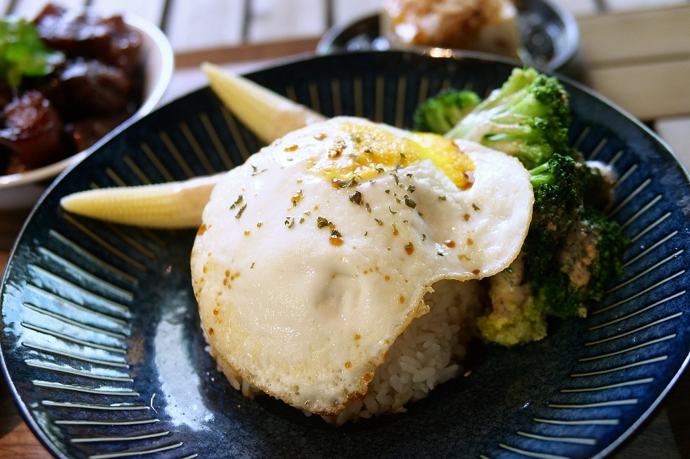 【太平山下史忽仔】 貓奴下午茶，來份私廚隱藏午餐，港式咸檸七特飲，還有免費DIY 做出專屬的逗貓棒～ @捲捲頭 ♡ 品味生活