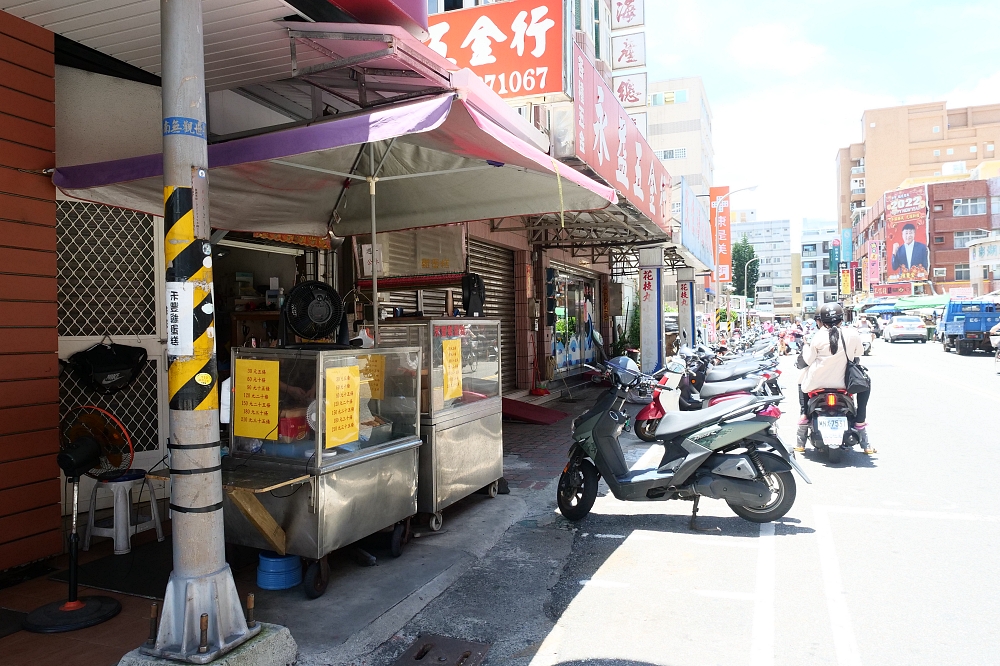 澎湖北辰市場》禾豐雞蛋糕。30年老字號雞蛋糕，在地人激推銅板小吃。（菜單價位） @捲捲頭 ♡ 品味生活