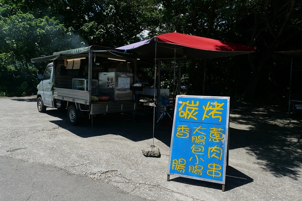 頭城北宜石牌香腸，炭烤大腸包小腸，平日只要營業就得排隊每天都賣爆！隱藏版五花肉，多汁又夠味，還有蔥肉串也是好吃到爆炸～ @捲捲頭 ♡ 品味生活