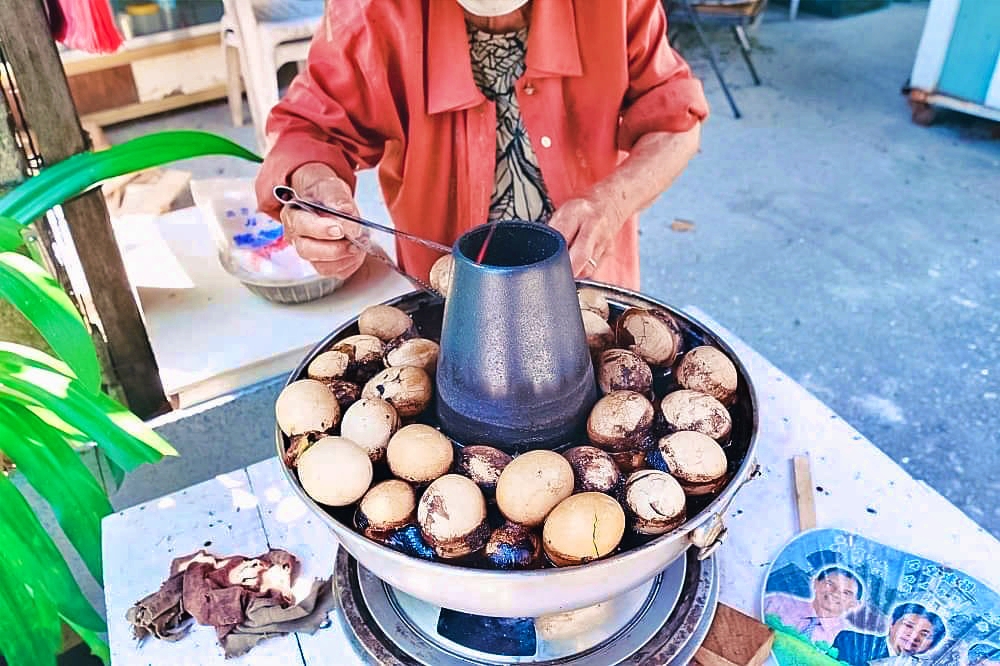 漁光島阿婆茶葉蛋，來這裡看阿狗，吃茶葉蛋喝青草茶～ @捲捲頭 ♡ 品味生活