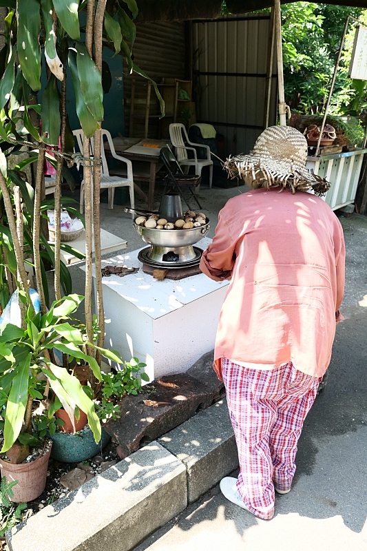 漁光島阿婆茶葉蛋，來這裡看阿狗，吃茶葉蛋喝青草茶～ @捲捲頭 ♡ 品味生活