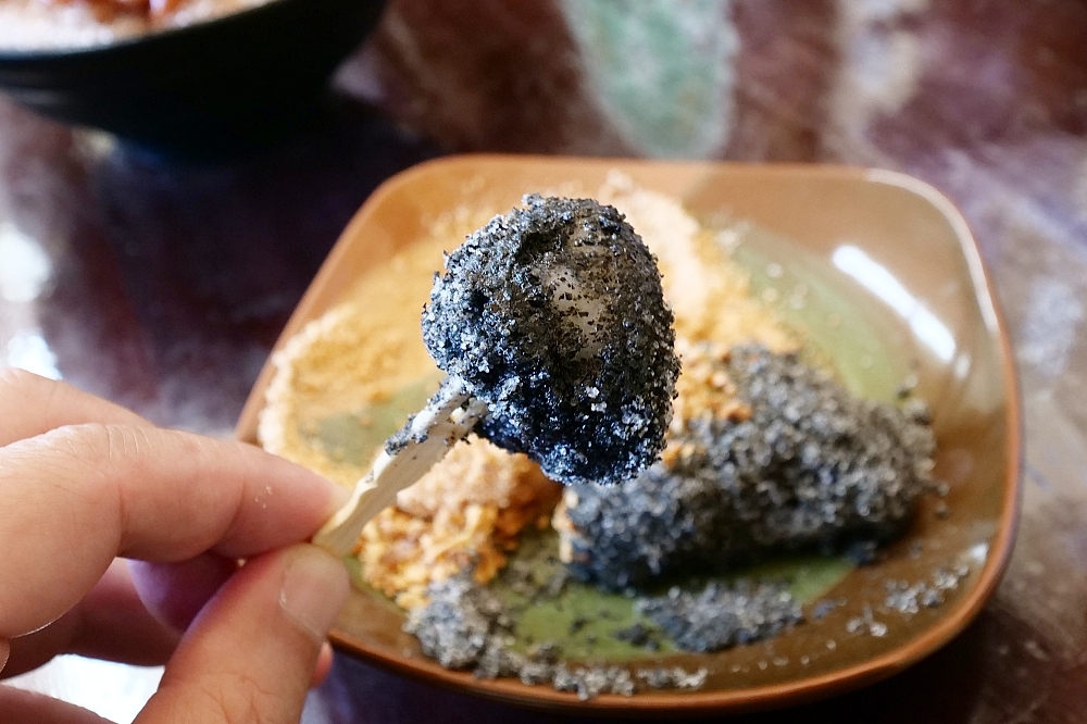 苗栗【瑞盛客家米食】古早味挫冰配上肥肥軟軟的麻糬，好吃到大人小孩都通殺，還有煉乳玉米脆片燒麻糬也很厲害！ @捲捲頭 ♡ 品味生活