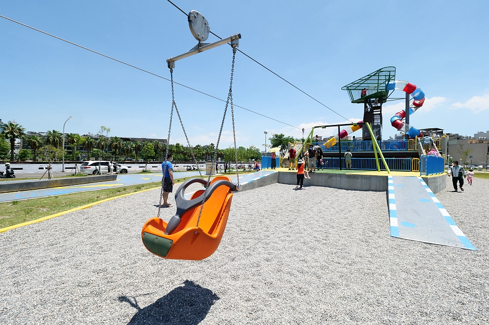 台南健康綠洲公園，這裡遛小孩一整天，一來就衝３層樓高「大船溜滑梯」，還能玩低空飛行～ @捲捲頭 ♡ 品味生活