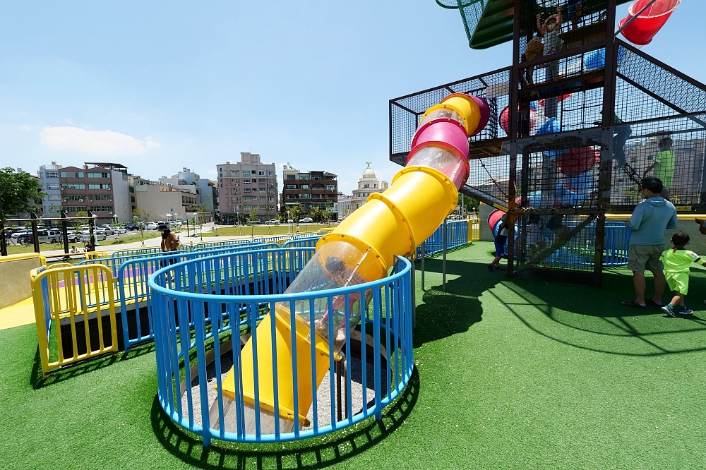 台南健康綠洲公園，這裡遛小孩一整天，一來就衝３層樓高「大船溜滑梯」，還能玩低空飛行～ @捲捲頭 ♡ 品味生活