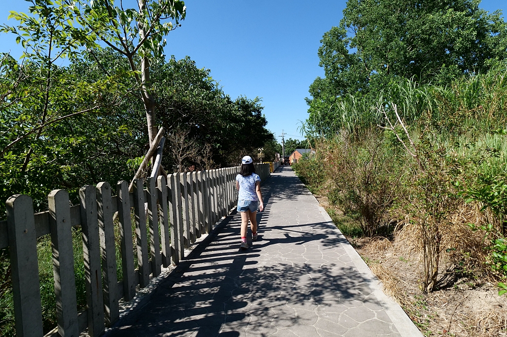 苗栗【功維敘隧道】彩虹隧道輕鬆走 ，打卡藍皮火車，許願巨型車票，眾多鄉民推薦的免費景點～ @捲捲頭 ♡ 品味生活