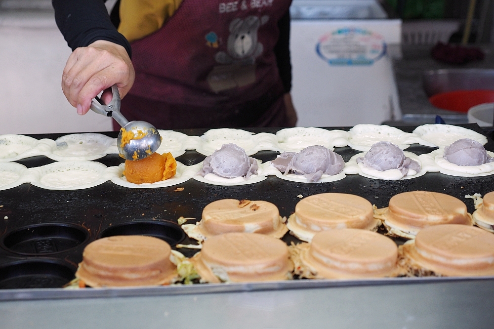 冬山【同心圓紅豆餅】跟手掌一樣大的爆餡車輪餅，一個只要20元。必點高人一等酸菜餡口味！ @捲捲頭 ♡ 品味生活