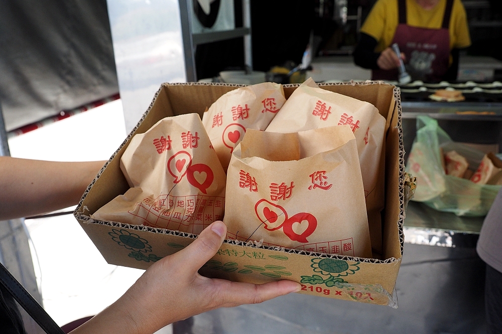 冬山【同心圓紅豆餅】跟手掌一樣大的爆餡車輪餅，一個只要20元。必點高人一等酸菜餡口味！ @捲捲頭 ♡ 品味生活