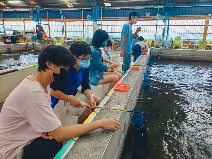 【六隻蝦釣蝦場】這裡蝦子超好釣！雙鈎連莊3次，連小朋友都可以釣得嚇嚇叫～ @捲捲頭 ♡ 品味生活