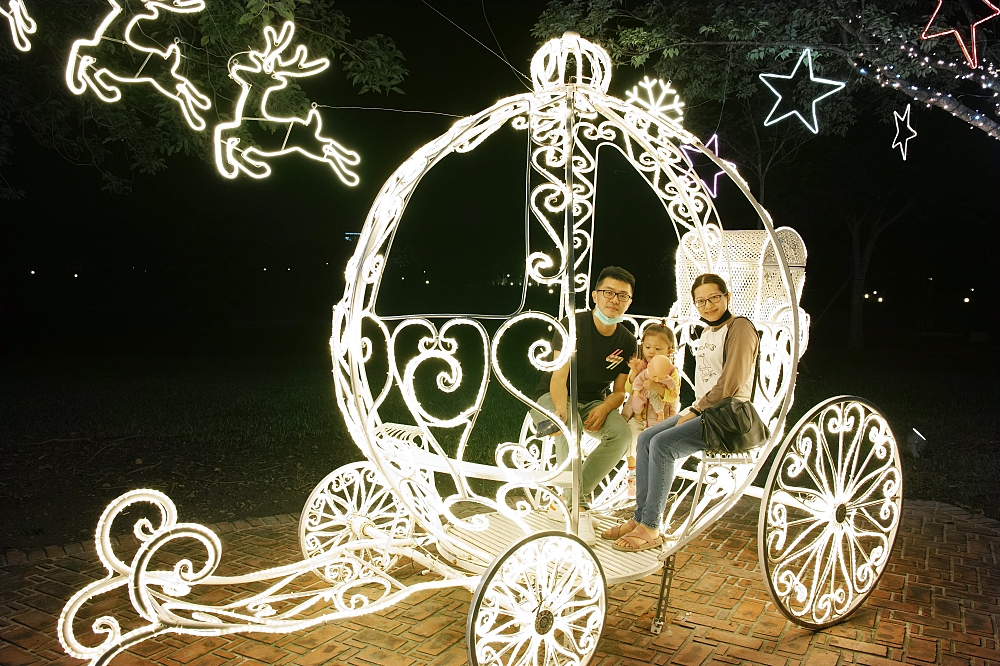 2022宜蘭耶誕燈節，六大好拍亮點等你來收集！夢幻旋轉耶誕樹、大頭糜鹿，耶誕樹燈光音樂秀還有陸地版藍眼淚  ▏附展出日期、交通方式、停車資訊 @捲捲頭 ♡ 品味生活