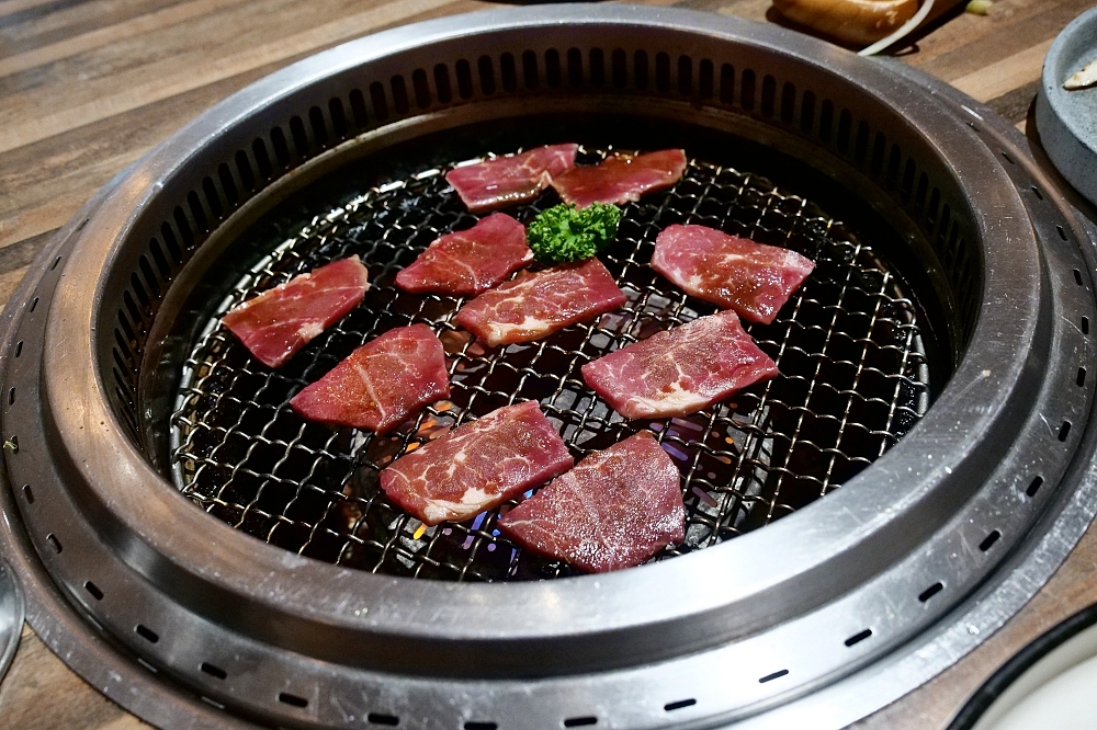 Oh my !原燒日式燒肉宜蘭新月店，50cm 鑽切牛厚實超吸睛好好吃 @捲捲頭 ♡ 品味生活