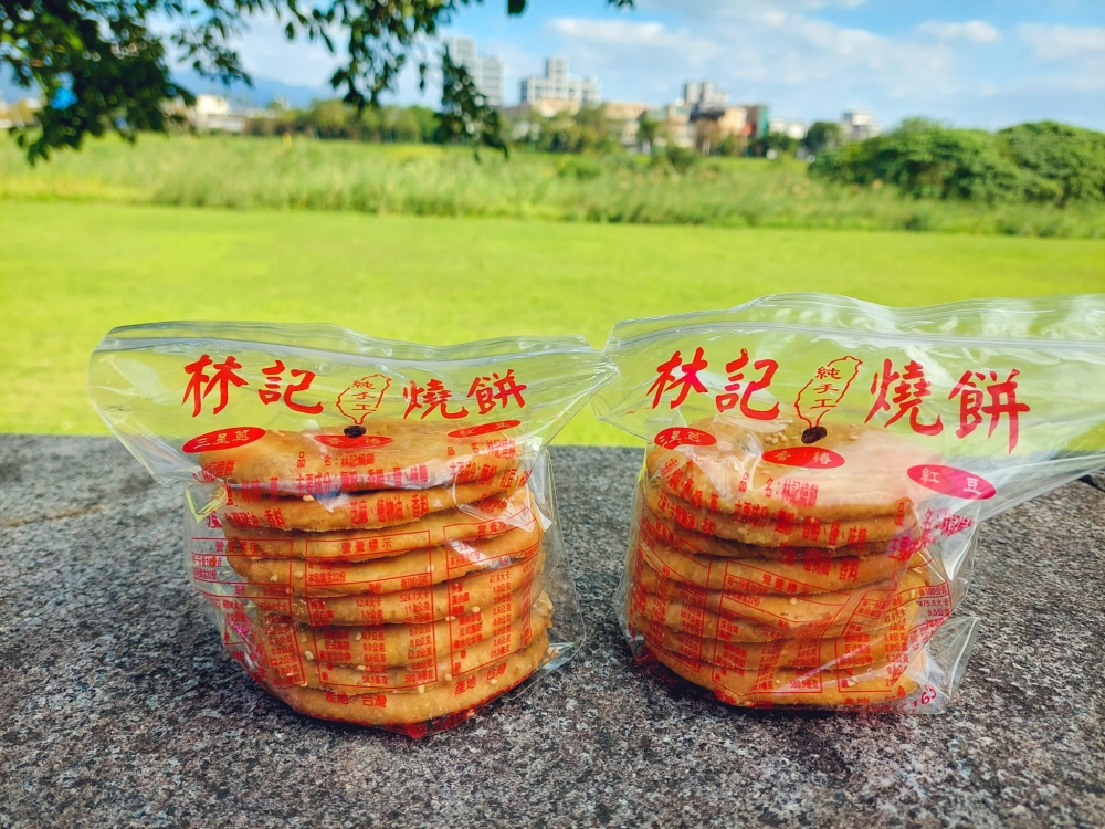 【林記燒餅】宜蘭巷弄飄香半世紀的手工點名棒蔥餅！酥香脆到會上癮 @捲捲頭 ♡ 品味生活