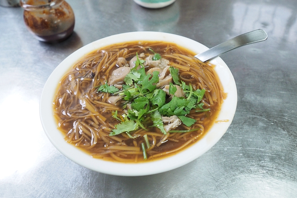 【宜蘭】慈安路臭豆腐，獨門黑色辣醬淋上去，香酥、板烤都好吃（菜單價錢） @捲捲頭 ♡ 品味生活