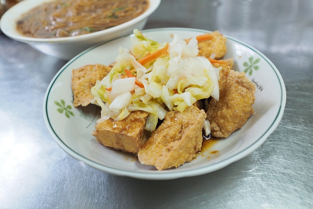 【宜蘭】慈安路臭豆腐，獨門黑色辣醬淋上去，香酥、板烤都好吃（菜單價錢） @捲捲頭 ♡ 品味生活