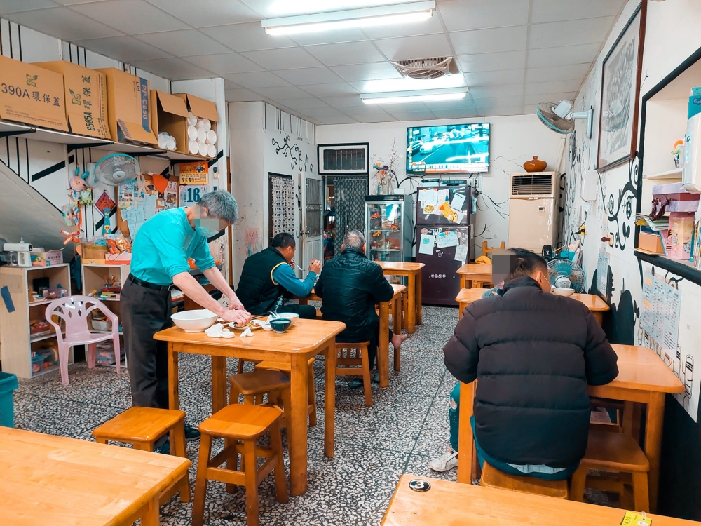 蘇澳美食【王家麵舖】炸醬麵跟乾拌水晶餃是必點，還有滷味也不錯，菜單與停車資訊 @捲捲頭 ♡ 品味生活